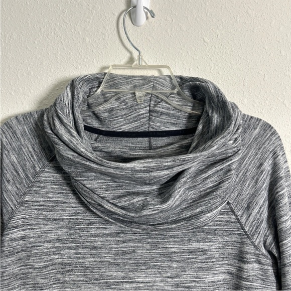 L.L. Bean Women’s Sm Cozy Fleece Pullover Sweatshirt Thumbholes Cowl Neck Gray - Picture 2 of 12